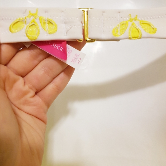 Victoria's Secret bikini - Picture 3 of 4